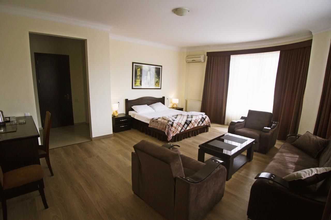 Отель Hotel Lux Тбилиси-17