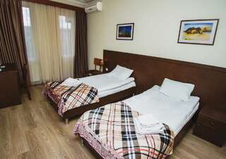 Отель Hotel Lux Тбилиси Просторный двухместный номер с 2 отдельными кроватями-7