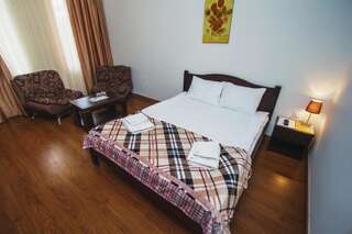 Отель Hotel Lux Тбилиси Двухместный номер Делюкс с 1 кроватью и балконом-13